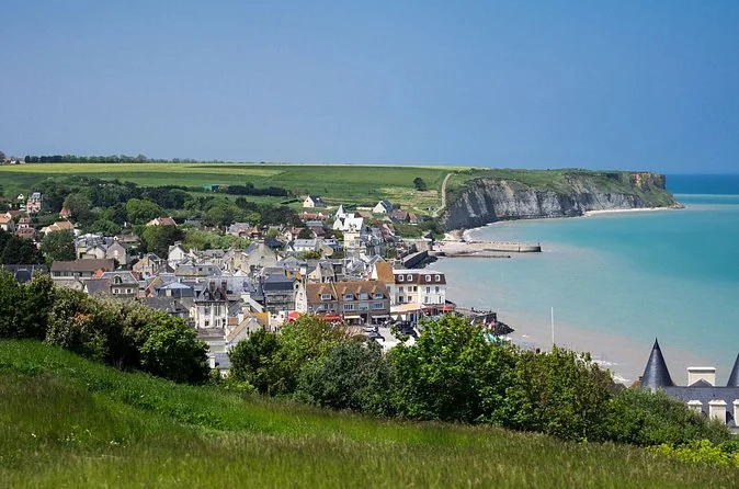 Étretat town and its bay from the Amont hillside, with the Aval cliff in the distance